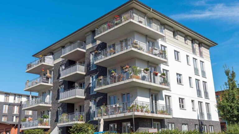 Read more about the article Multi-Family Building Windows & Doors Installation and Repair Cost Estimator