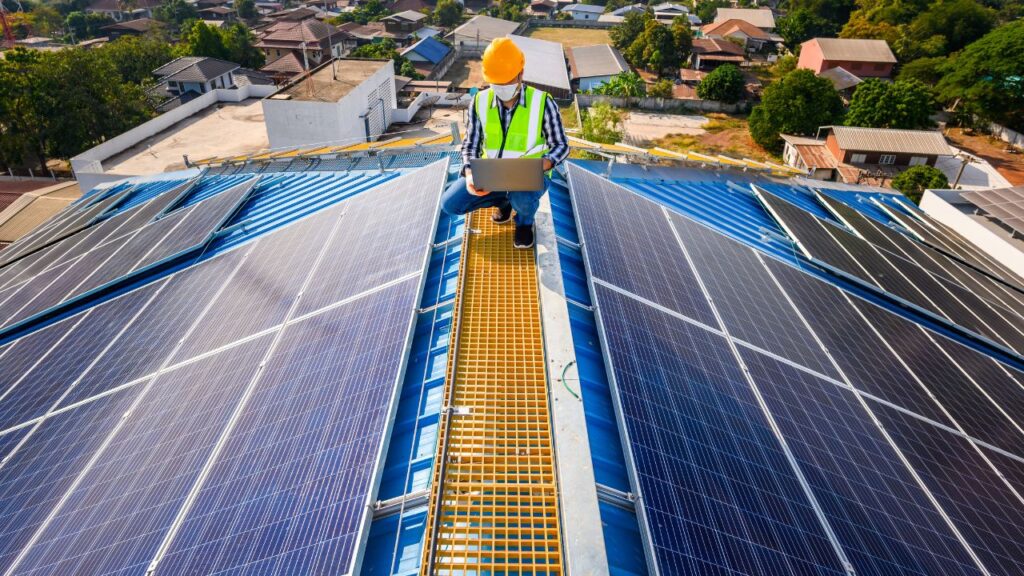 How to Estimate the Cost of Installing Solar Panels on a Roof