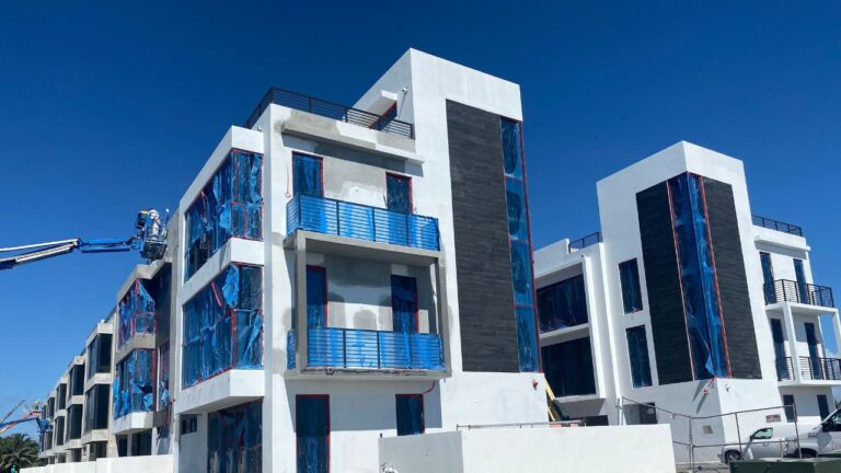 Read more about the article Cost Per Square Foot to Paint Exterior Commercial Building