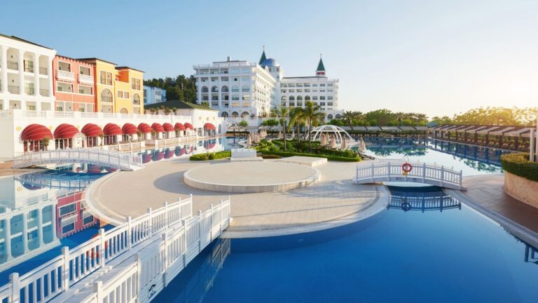 Read more about the article How Much Does it Cost to Build a 5 Star Hotel?