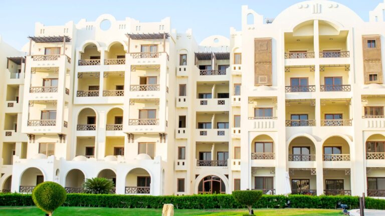 Read more about the article How Much Does it Cost to Build a Luxury Hotel?