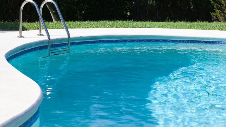 Read more about the article How to Build a Concrete Pool ?