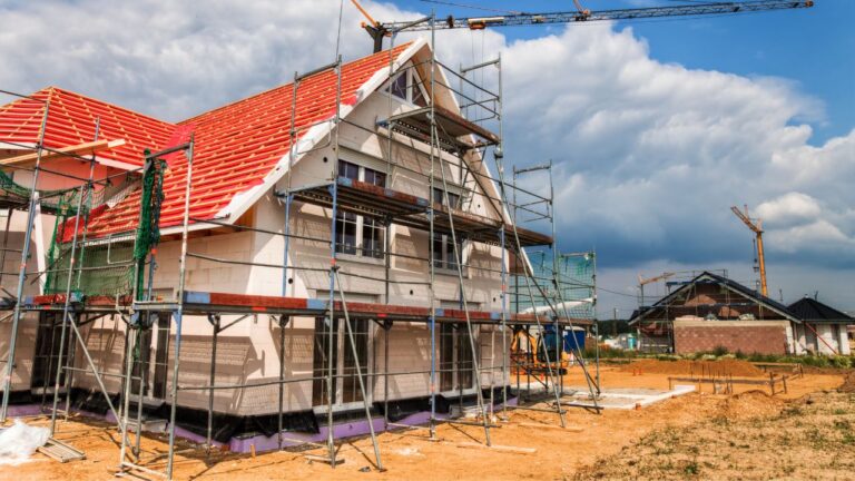 Read more about the article How Much Does It Cost To Remodel A 2,000 Sq ft House?