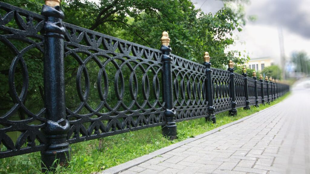 Shopping Mall Fence Cost Estimator